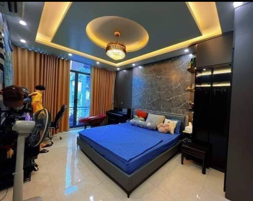 PHÂN LÔ VIP CẦU GIẤY - TRƯỚC NHÀ 2 ÔTÔ TRÁNH - KHU DÂN TRÍ CAO- AN NINH TỐT- GẦN PHỐ- 2 THOÁNG